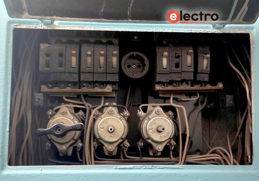 Что делать, если техника выбивает пробки (автоматы)?