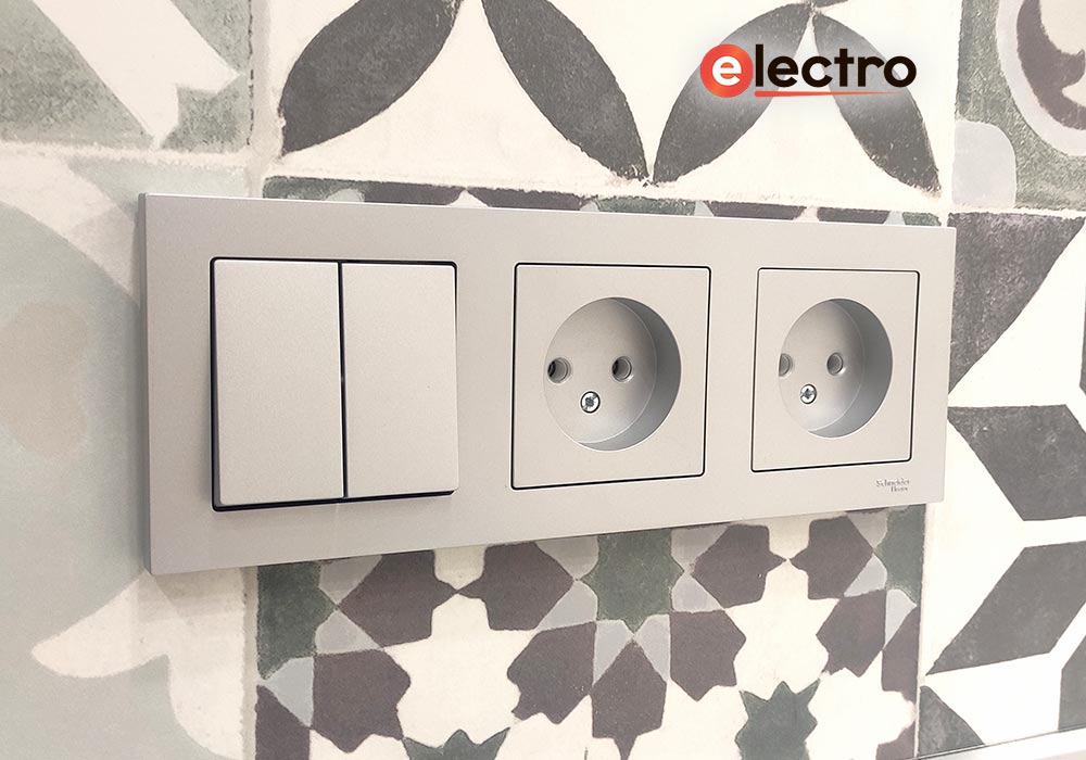 Установка розеток Schneider Electric Atlas Design