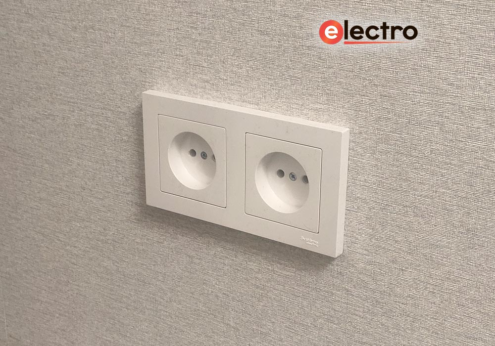 Монтаж розеток и выключателей Systeme Electric Atlas Design