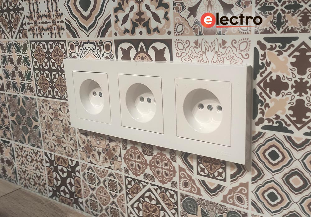 Монтаж розеток и выключателей Systeme Electric Atlas Design