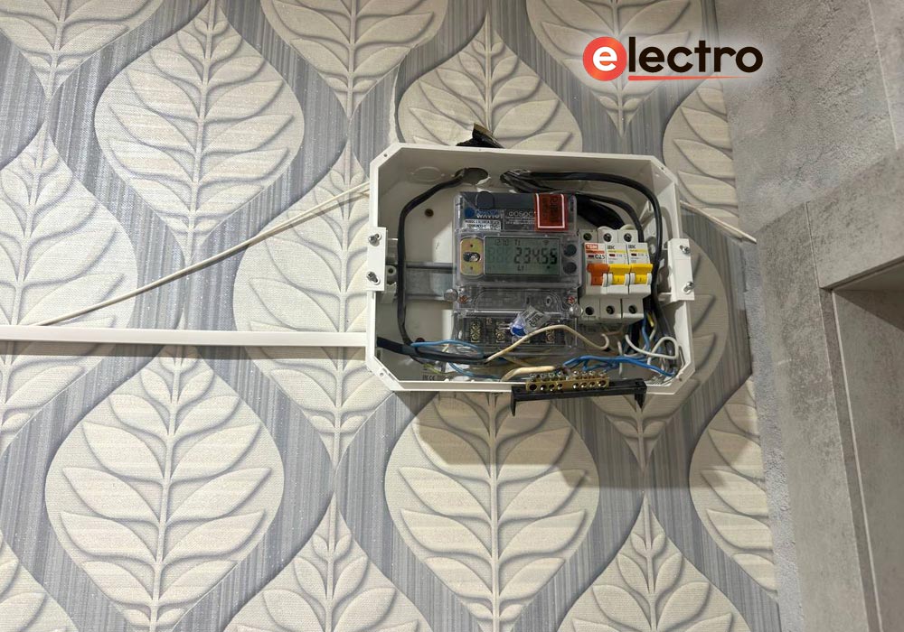 Работы по замене электрощита и вводного кабеля в квартире