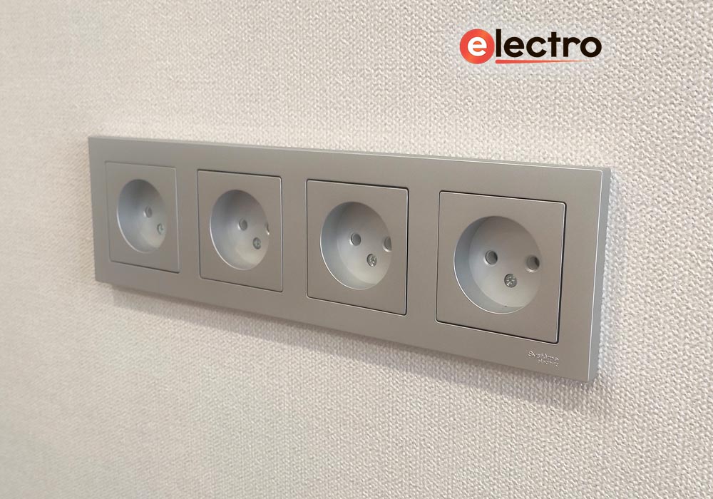 Установка блока розеток Systeme Electric Atlas Design исполнение - серебро